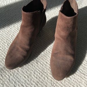Bootie! Brown suede